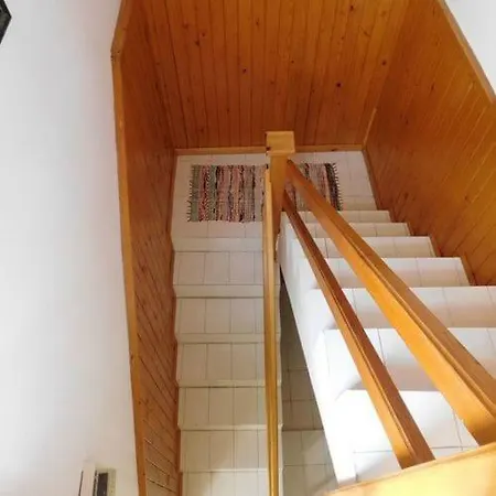 Cserje Apartman 度假居 *
